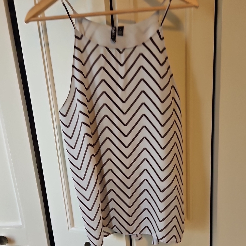 Valette Monochrome Zigzag Sleeveless Top